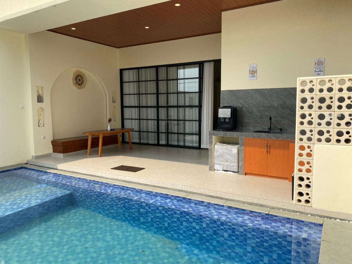 Azalea Room By The Anp Villas Cikundul Exterior foto